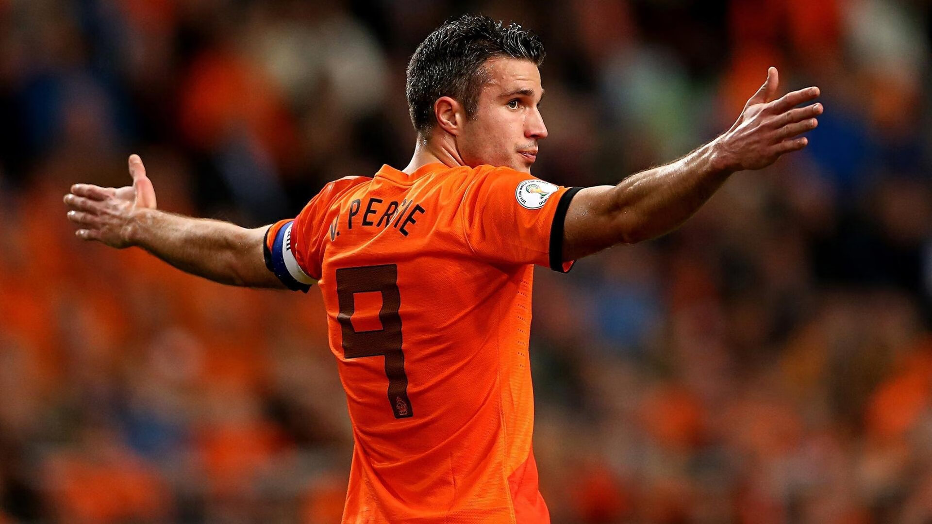 绿茵场上的双重奏，伊朗的团结诗篇与伊萨克的个人史诗