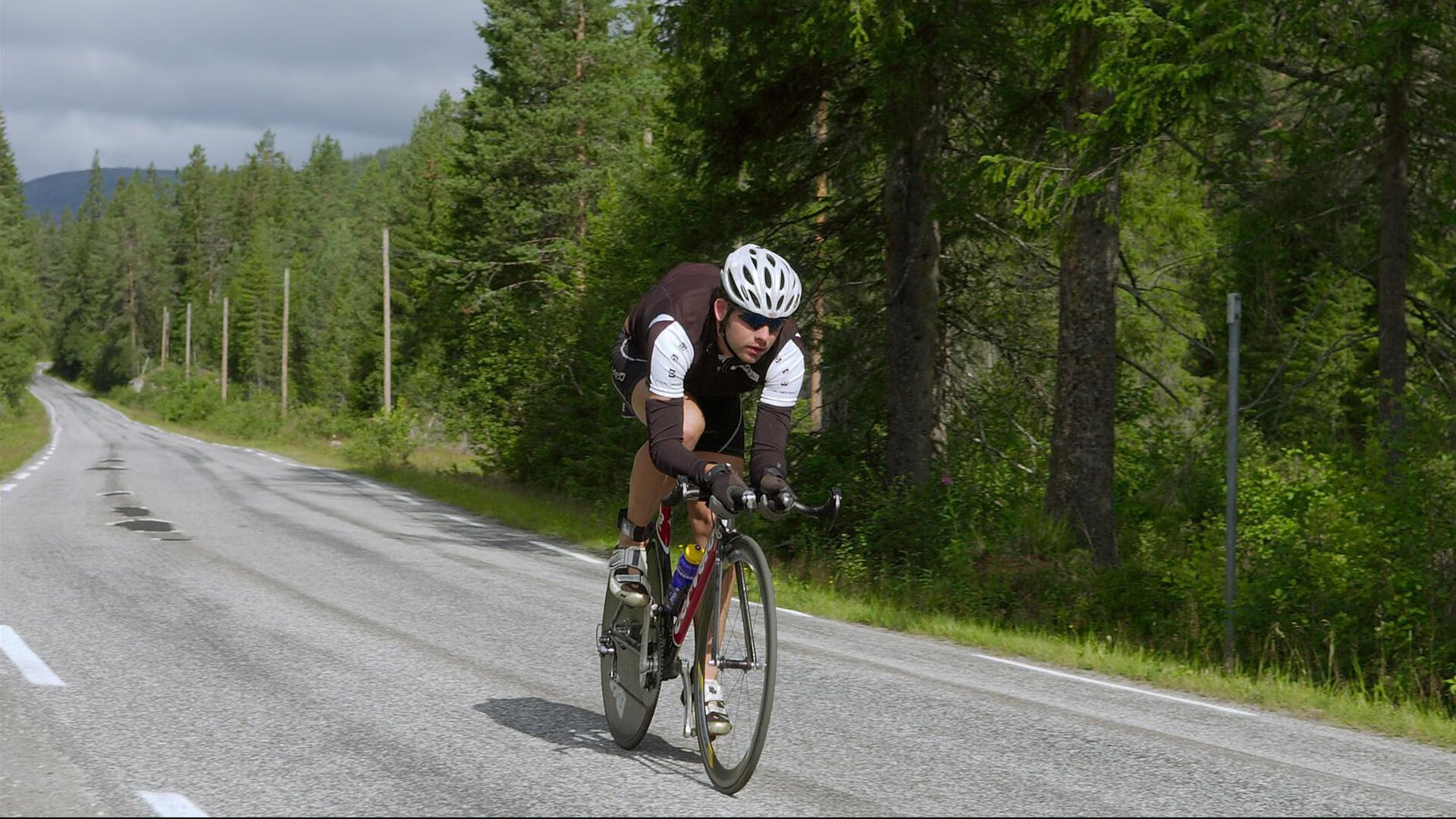 开云sport-中场铁闸的史诗，法老之刃的寒光—足球世界里两种孤胆英雄的隔空共鸣