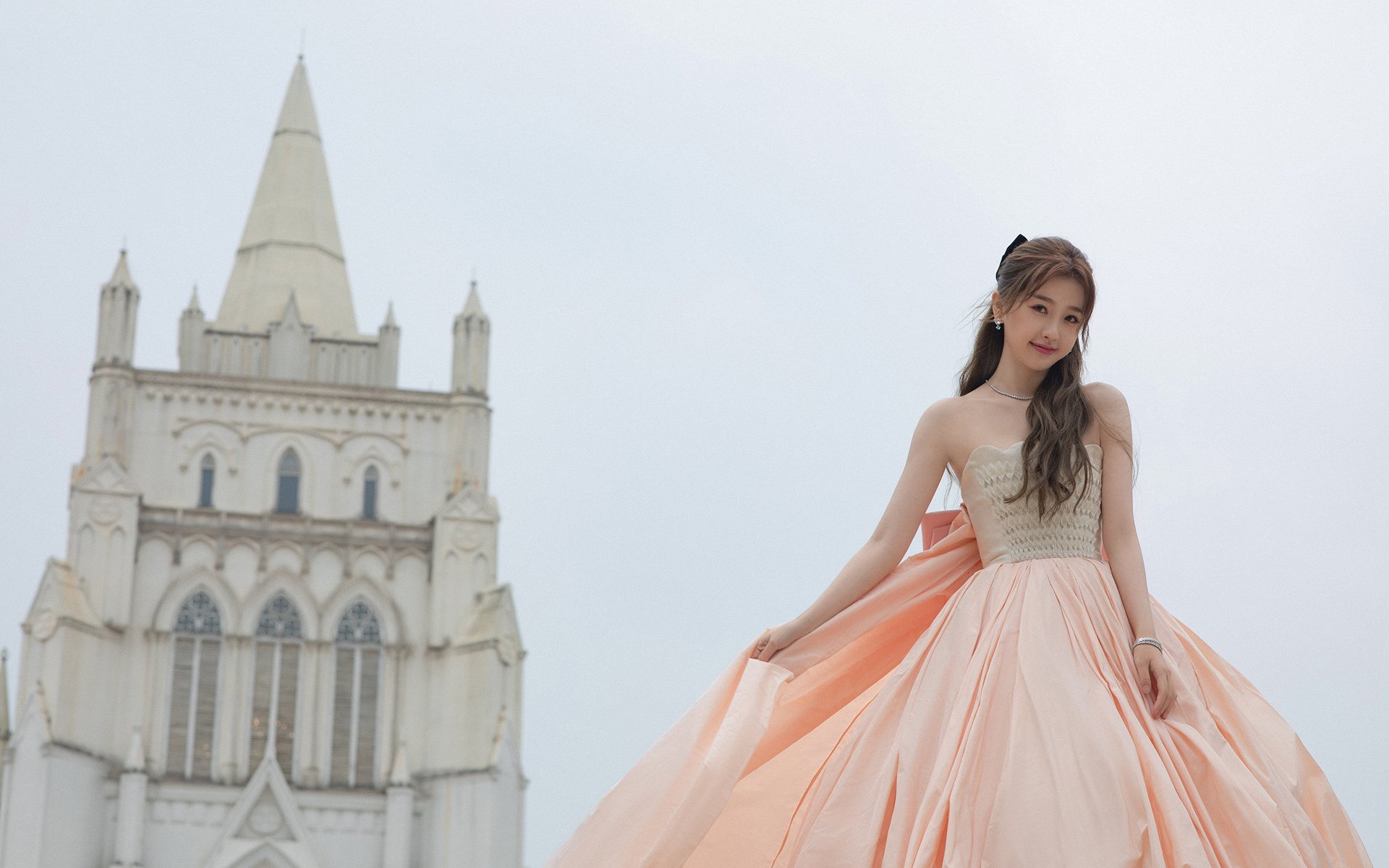 速度的双重奏，F1新赛季启航夜，亚特兰大补时绝杀佛罗伦萨